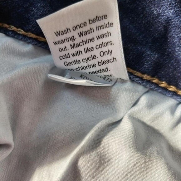 SO Distressed Denim Shorts Dark Wash Ripped Frayed Hem Juniors Size 9 - Picture 8 of 8